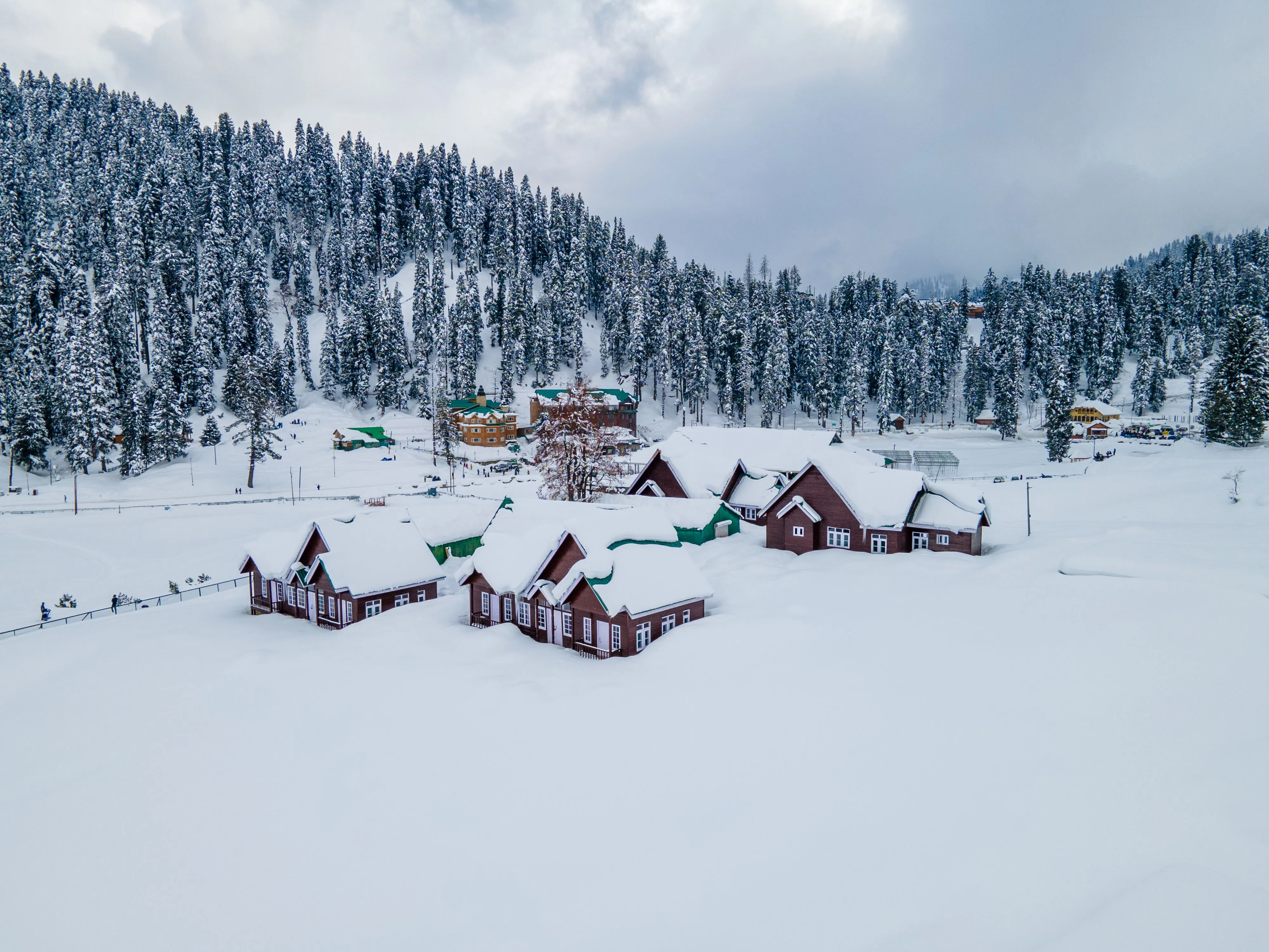 Heavenly Kashmir Escape: 6 Nights / 7 Days Tour Package