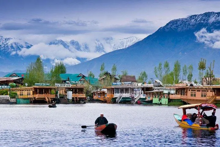 Heavenly Kashmir Escape